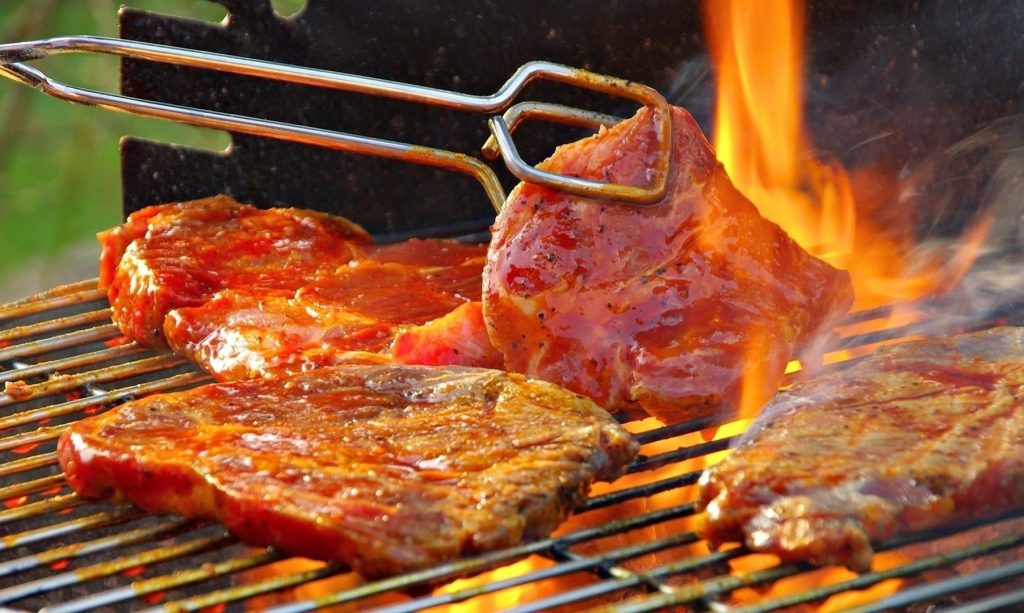 6 High-Quality Grill Tool Sets — Feel Like a Professional Chef at Your Backyard!