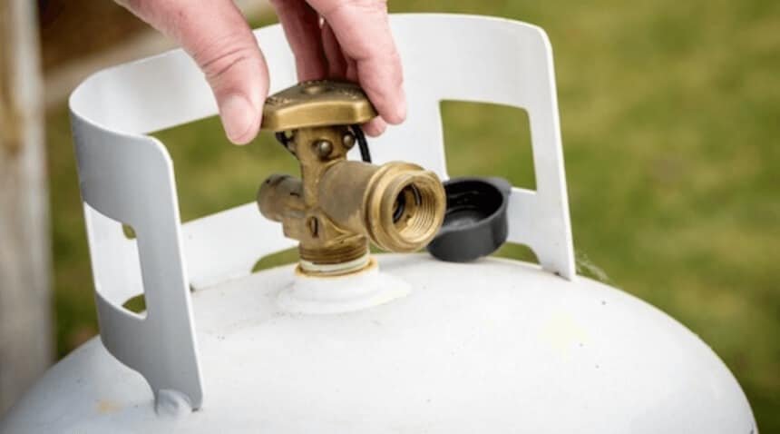 How to Remove a Propane Tank from the Grill?