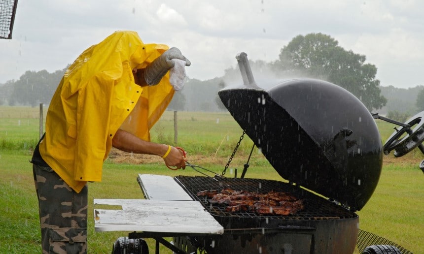 Grilling in The Rain – 5 Tips and Safety Advice